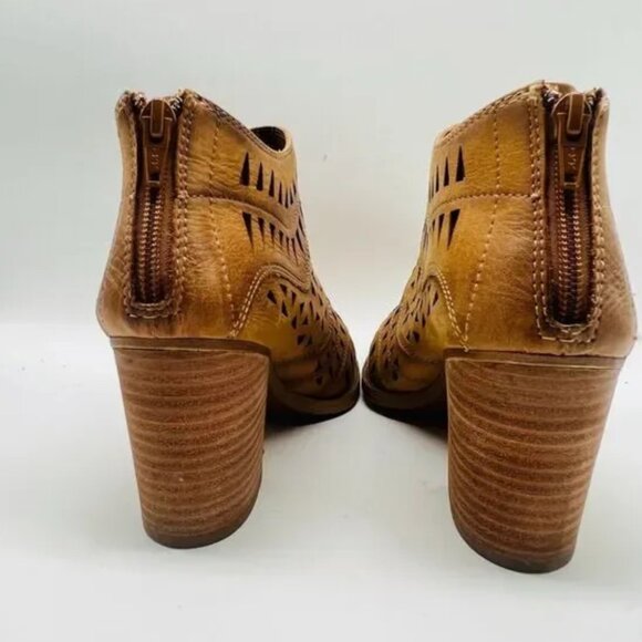 Sofft Boots Womens 8 Brown Leather Ankle Booties Laser Cut Heels Comfort Shoes - Picture 9 of 12